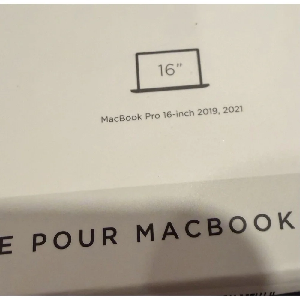 New Von Holzhausen MacBook Portfolio 16
